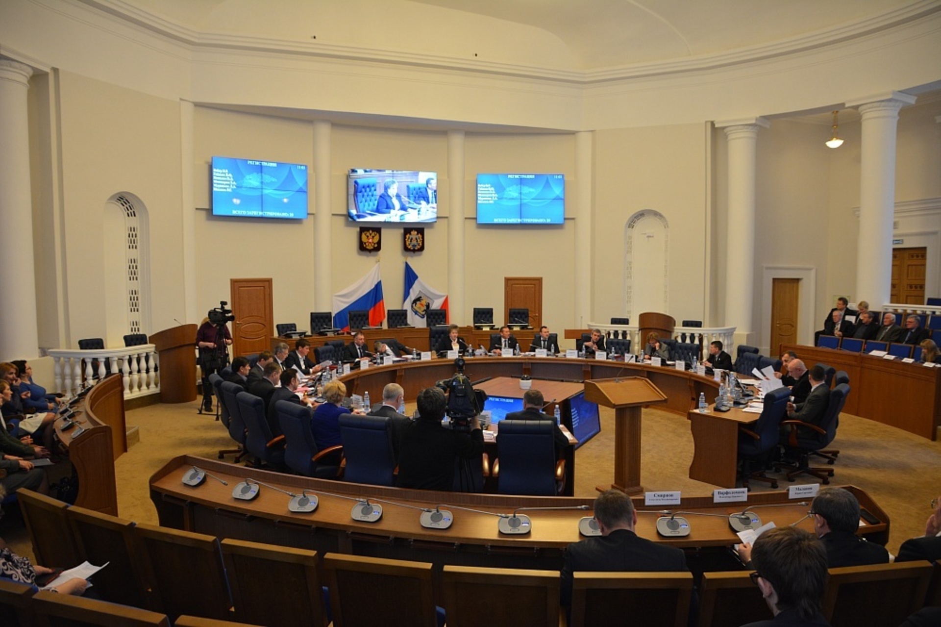 дума муниципального образования. депутат григорян астрахань. заседание московской областной думы. дума братска. большой зал областной думы астрахань.