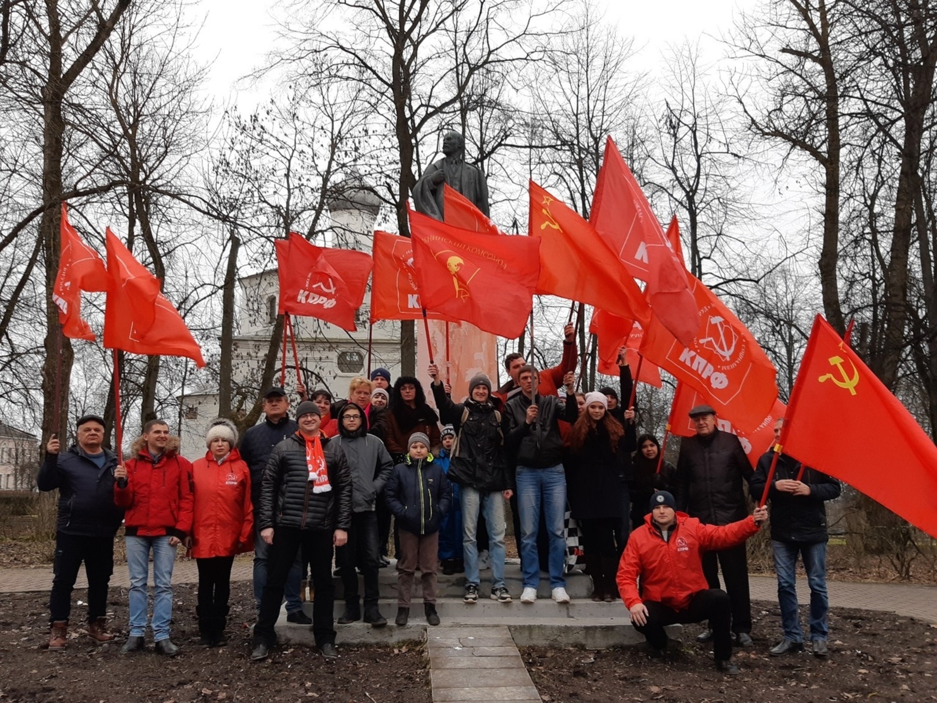 кпрф великий новгород. великий октябрь. николаев илья александрович великий новгород депутат. партийный аппарат кпрф. кпрф молодежь.